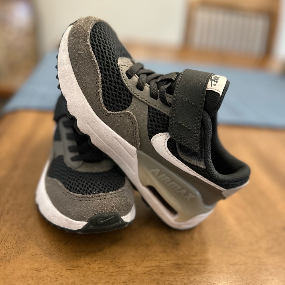 Like New! Little Kids Nike Sneakers. Worn twice.